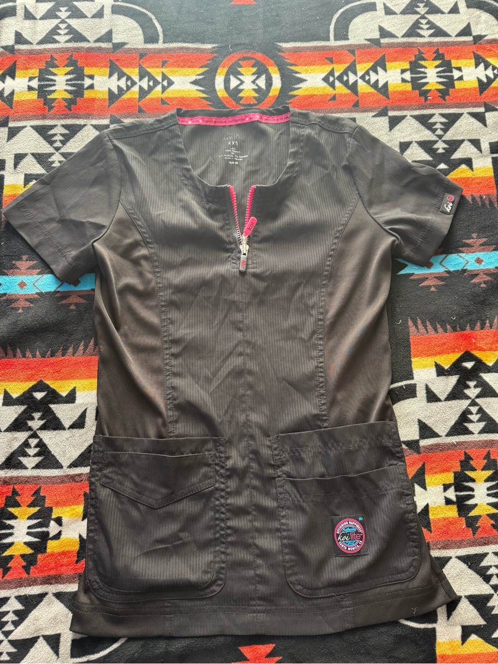 KOI SCRUB TOP